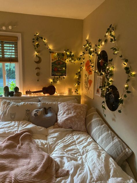 Fairy Lights And Vines Bedroom, Vines And Fairy Lights Bedroom, Vines Lights, Chill Room Aesthetic, String Lights Bedroom, Fairy Lights For Bedroom, Hanging Fairy Lights, Room Reference, Room String Lights