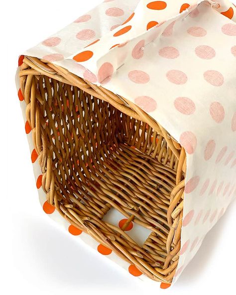 Basket Liner Diy, Picnic Basket Diy, Fabric Basket Liners, Bike Basket Liner, Pencil Case Sewing, Easter Basket Liner, Basket Makeover, Custom Easter Baskets, Thrift Store Diy