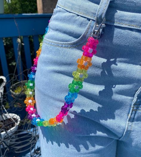 Sparkle Rainbow Kandi Belt Chain! Good for aesthetics kidcore, clowncore, and some much more! Comes in two variations: - 24 flowers long  - 30 flowers long Kandi Belt Chain, Rave Candies, Kandi Clothing, Flower Belt Chain, Kandi Belt, Kandi Aesthetic, Kandi Flower, Kandi Projects, Scene Belt