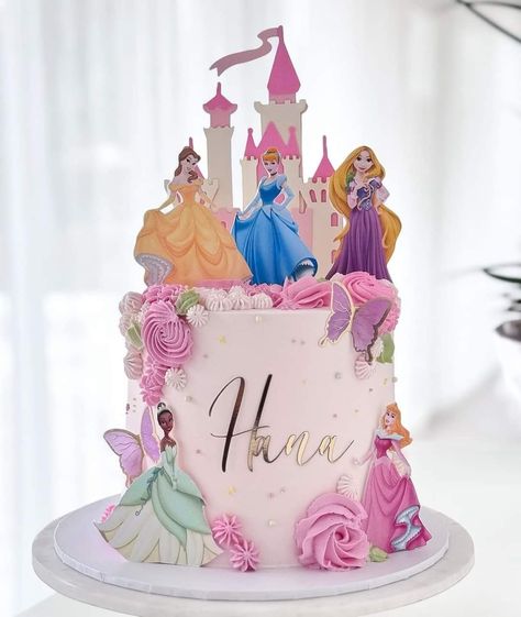 Princess Birthday Desserts, Princess Vintage Cake, Angel Food Birthday Cake Ideas, Disney Princess Theme Cake, Princess Birthday Cake Ideas, Kue Disney, Princess Party Cake, Princess Theme Cake, Disney Princess Cake Topper