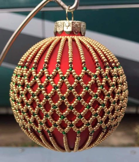 Beaded Ornaments Patterns, Beaded Christmas Balls Free Pattern, Beaded Christmas Ornaments Patterns Free, Beaded Holiday Ornaments, Beaded Baubles, Beaded Ornaments Diy, Beaded Snowflakes Ornament, Beaded Christmas Decorations, Beaded Ornament Covers