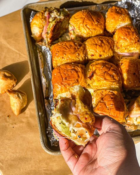 Cheesy Samosa Sliders — The Global Vegetarian Indian Sliders Recipes, 2023 Thanksgiving, Samosa Chaat, Indian Dinner, Cilantro Sauce, Burger Sliders, Tamarind Chutney, Slider Buns, Easy Oven