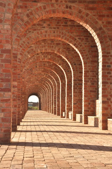 Brick Roof, School Buildings, Masonry Work, Brick Arch, Arch Architecture, Brick Architecture, Earth Homes, Landscape Photography Nature, Brick Facade