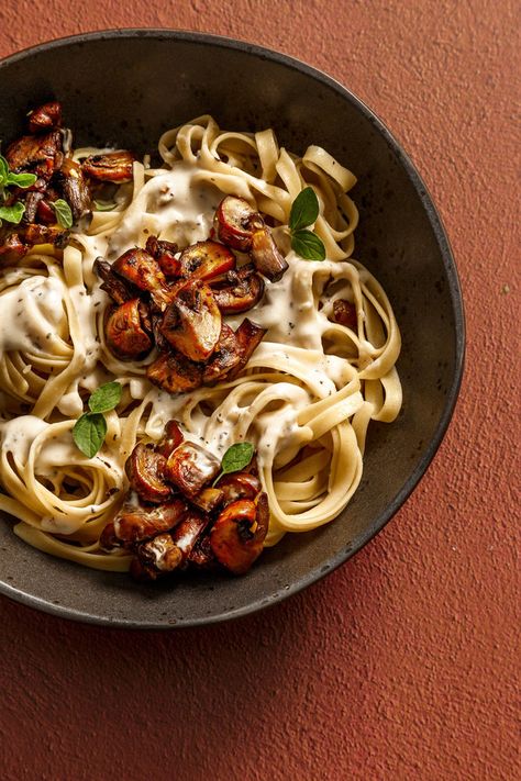 Fettucini Alfredo Photography, Alfredo With Mushrooms, Fettucini Alfredo Recipe, Mushroom Fettuccine, Italian Food Photography, Fettucini Alfredo, Vegan Tikka Masala, Fettuccine Recipes, Food And Drink Recipes