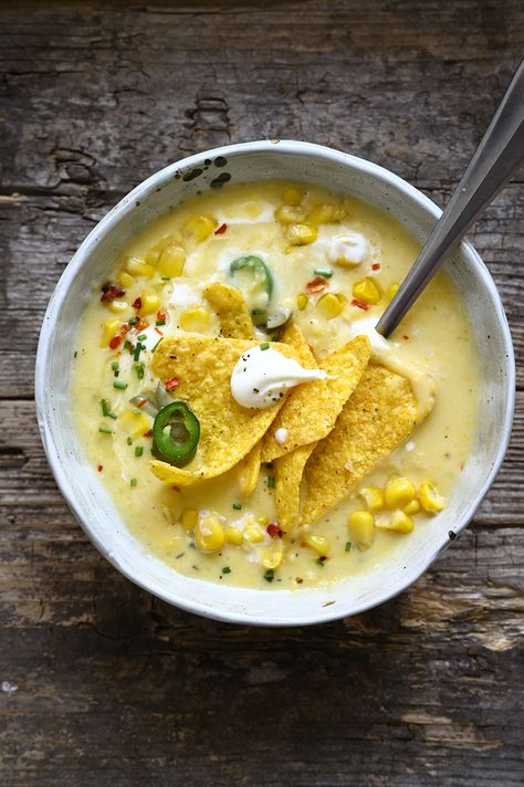 Creamy corn soup with jalapeños - Serving Dumplings Creamy Corn Soup, Corn Cream, Cream Corn, Breakfast Soup, Summer Soup, Creamy Corn, Corn Soup, Beef And Potatoes, Corn Chowder