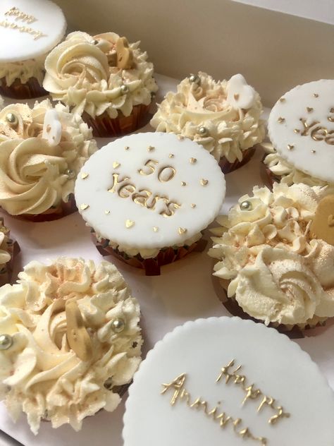 Golden wedding cupcakes. A mixture of vanilla and chocolate cupcakes topped with vsnilla buttercream. #cupcakes #golden #cupcakeideas #celebration #cupcakedesign #cupcakedecoratingideas #buttercream Golden Cupcakes Ideas, Golden Wedding Anniversary Cupcakes, 50 Anniversary Cupcakes, Golden Anniversary Cupcakes, 50th Anniversary Cupcake Ideas, 50th Wedding Anniversary Cupcakes, Anniversary Cupcake Ideas, 50th Anniversary Cupcakes, White And Gold Cupcakes