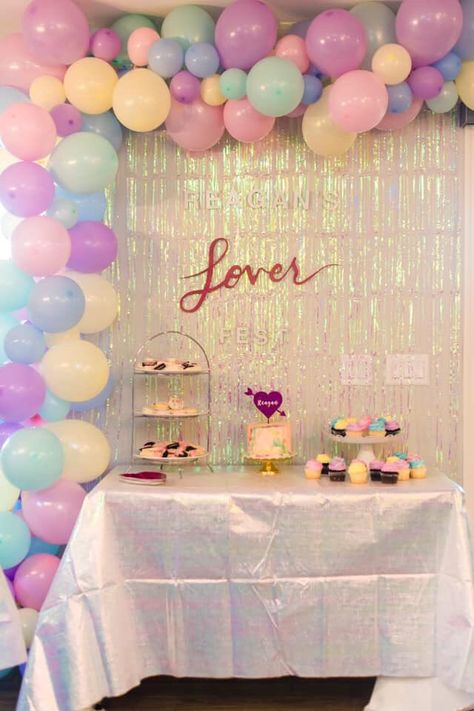 Lover Era Birthday Party, Taylor Swift Themed Bridal Shower Ideas, Taylor Swift Balloon Garland, Taylor Swift Balloons, Taylor Swift Decorations Party, Bridal Signs, Bolo Taylor Swift, 17 Doğum Günü, Swiftie Party