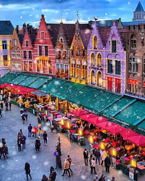 Snowy Markt in Brugge, Belgium (Christmas 2019) 🇧🇪 ❤️ 📷 : Sanders (https://www.instagram.com/jusanders23) Christmas Destinations, Bruges Belgium, Belgium Travel, Holiday Village, Favorite Picture, Top Travel Destinations, Foto Art, Best Cities, Travel Around The World