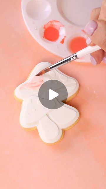 Painting On Fondant, Cake Decorating Roses, Watercolour Effect, Edible Paint, Fondant Tutorial, Fondant Figures, Watercolor Effects, How To Paint, The Cutest