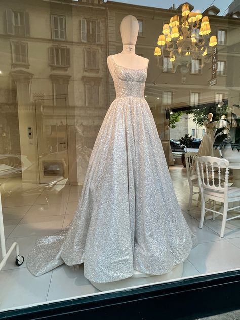 My future wedding dress Wedding Dresses Taylor Swift, Taylor Swift Wedding Dress, Dresses Taylor Swift, Future Wedding Dress, Taylor Swift Wedding, My Future, Future Wedding, Milan, Taylor Swift