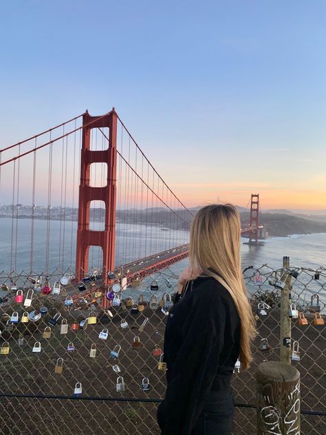 Golden Gate Bridge, San Francisco, California, sunset, aesthetic, outfit inspo, Full House San Francisco Home, Layover Aesthetic, Golden Gate Bridge Picture Ideas, Golden Gate Bridge Aesthetic, Sanfransico California, San Francisco Pictures, San Francisco Bridge, Cali Trip, San Francisco Photos