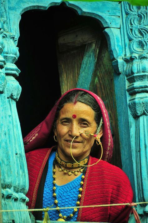 Pahadi Nath Uttrakhand Art, Himachali Culture, Kumaoni Bride, Pahadi Jewellery, Pahadi Culture, Nath Nose Ring, Bridal Nose Ring, Dreadlock Hairstyles For Men, Indian Bridal Jewellery