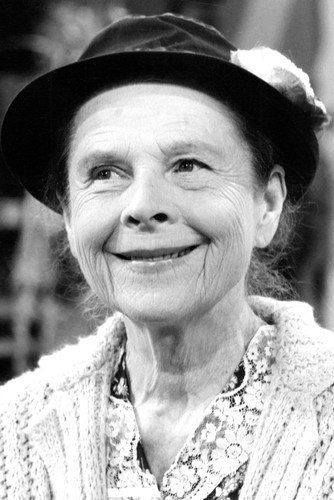 Ruth Gordon Jones - October 30, 1896 - August 28, 1985 - was an American film, stage, and television actress, as well as a screenwriter and playwright. She had memorable roles in many films, including, "Inside Daisy Clover" (with Natalie Wood), "Rosemary's Baby", and the cult classic "Harold and Maude". Ruth Gordon, Classic Actresses, Silent Movie, Character Actor, Composers, Big Band, Women Humor, Famous Women, Interesting Faces