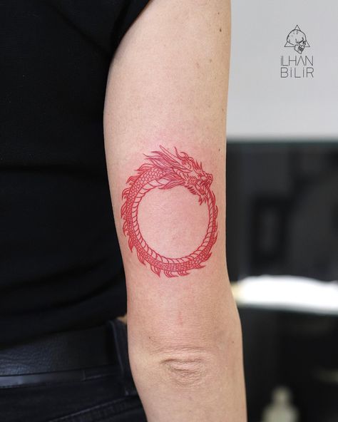 Transformation Tattoo Symbols, Red Yin Yang Tattoo, Dragon Oroborus Tattoo, Tattoos For Rebirth, Ouroboros Dragon Tattoo, Dragon Ouroboros Tattoo, Ouroboros Tattoo Woman, Ourbourous Tattoo, Serve Tattoo