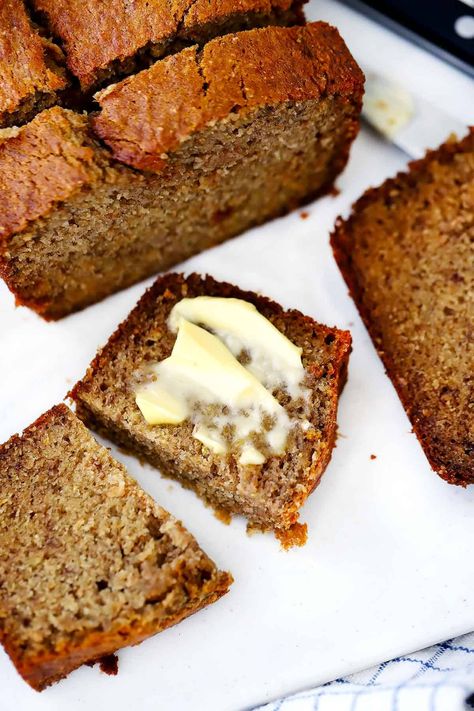 This Healthy Banana Bread recipe is SUPER moist, made with four bananas, extra-virgin olive oil, and whole wheat flour! #bananabread #oliveoil #healthyrecipes Banana Bread With Oil, Fancy Deserts, Conspicuous Consumption, Whole Wheat Banana Bread, Banana Nut Bread Recipe, Olive Oil Bread, Nut Bread Recipe, Oven Bread, Banana Oat Muffins