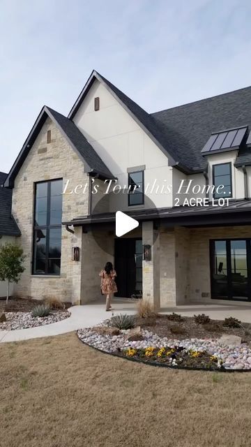 Aylin Mendiola on Instagram: "Welcome to your Texas Dream home on 2 acres!🤩  Featuring 5 bedrooms, 4 full baths, and 2 half baths, with over 5,000 sqft of space. Conveniently located close to restaurants, shopping, and entertainment, it offers the perfect blend of luxury and lifestyle. Don’t miss the chance to make this your dream home!  To schedule a private tour or make serious inquiries, please send us an email or click the link to schedule a call!  Offered by DeWayne Smart, with Smart Realty." House On 2 Acres, Hill Country Contemporary Homes, Small House Luxury Interiors, Modern Hill Country Exterior, House With Detached Garage Ideas, Texas Farmhouse Exterior, Dream Interior Design, Texas Dream Home, Katy Hearn House