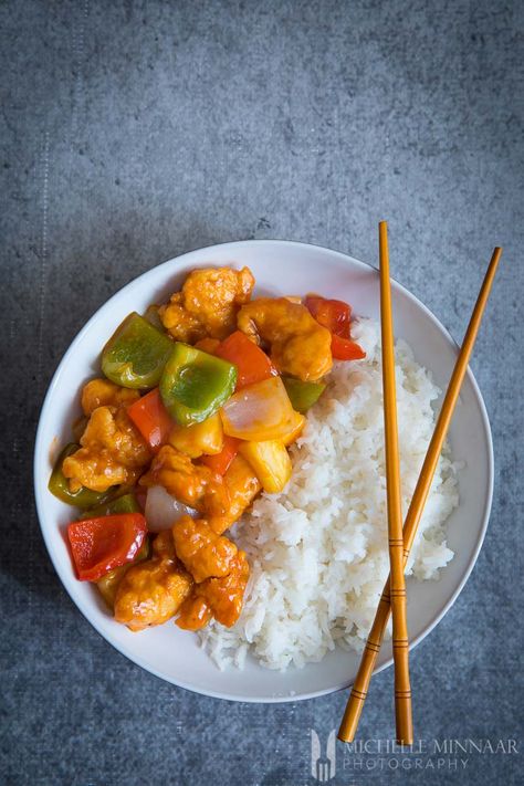 If you love Chinese food, then this is Hong Kong-style sweet and sour chicken is definitely the recipe for you. Master this dish with the use of a wok pan! #Recipes #MealIdeas #GreedyGourmet #DeliciousRecipeps #ChineseChicken Chinese Fakeaway, Chicken And Sweetcorn Soup, Bar Restaurant Design, Fakeaway Recipes, Chinese Bbq Pork, Wok Pan, Almond Chicken, Sweet And Sour Chicken, Mapo Tofu