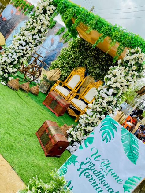 Nigerian Weddings Decoration, Nigeria Wedding Decoration, Yoruba Traditional Wedding Decor, Edo Traditional Wedding Decoration, Traditional Marriage Decoration Nigerian, Nigerian Wedding Decor, Lace Styles For Wedding, Wedding Table Layouts, Traditional Decoration