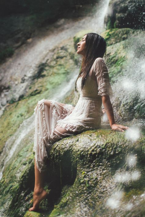 Big Sur Waterfall Engagement by Kelsea Holder Photography Stile Hippie Chic, Water Shoot, Theme Nature, Air Terjun, Waterfall Photography, Les Cascades, Water Photography, Wild Woman, Her Eyes