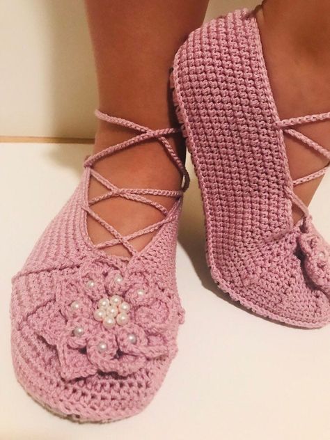 Knitted Shoes, Tie Up Sandals, Crochet Wool, Knit Shoes, Stunning Shoes, Wool Slippers, Knitted Slippers, Slippers Cozy, Handmade Lace