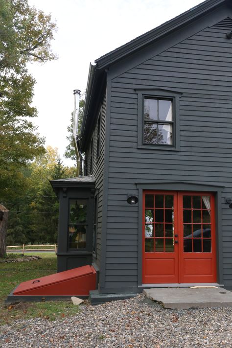 The back doors and basement bulkhead are also Benjamin Moore Grand Canyon Red: &#8 Dark Exterior House Colors, Dark Exterior House, Amanda Pays, 1st Period, Corbin Bernsen, Black Houses, House Flippers, Cabin Inspiration, Gray House