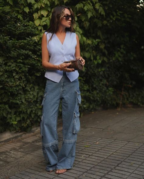 10 Refreshingly Chic Outfits That Prove Puddle Pants Are In Cargo Pants With Vest Outfit, Cargo Pants And Vest Outfits, Cargo Pants Chic Outfit, Puddle Pants Outfit, Puddle Jeans Outfit, Cargo Jeans Outfit Summer, Cargo Jeans Pants Outfit, Vest And Cargo Pants Outfit, Cargo Pants Jeans Outfit