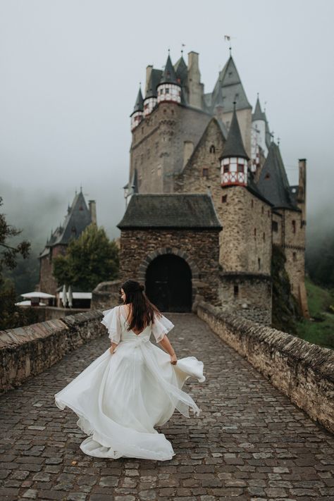 Castle Wedding Pictures, Small Castle Wedding, Wedding In Germany, Castle Wedding Photoshoot, Castle Wedding Photography, Castle Wedding Photos, Wedding Location Germany, Castle Photoshoot Ideas, Castle Wedding Aesthetic