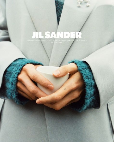 JIL SANDER on Instagram: “#JILSANDER #PARIS #SS22CAMPAIGN Spring/Summer 2022 campaign documented by Chris Rhodes, Paris, France October 2021 @chris.rhodes…” Fashion Editorial Makeup, Campaign Fashion, Brand Campaign, Editorial Makeup, Fashion Advertising, Shoot Inspiration, Fashion Editorial, Advertising Campaign, Ad Campaign