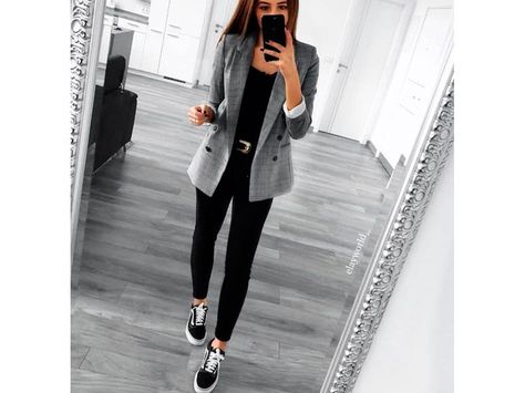 7 outfits con tenis para ir a trabajar y verte formal | Mujer de 10 Cool Fall Outfits, Semi Formal Mujer, Semi Formal Outfits For Women, Business Casual Outfits Winter, Fall Outfits Ideas, Business Casual Winter, Semi Formal Outfits, Look Jean, Everyday Casual Outfits