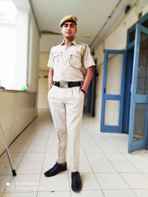 Delhi Police, Delhi Airport, Best Friend Pictures Tumblr, Girly Dp, Doodle Images, Police Uniforms, Men In Uniform, Best Friend Pictures, Dream Board