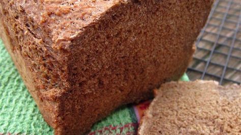 A touch of molasses helps define this darker rye bread turned out by your bread machine. Oat Bran Bread, Steak Ale Pie, Bran Bread, Cinnabon Recipe, Brown Bread Recipe, Breaded Steak, Ale Pie, Ale Recipe, Fresh Salsa Recipe