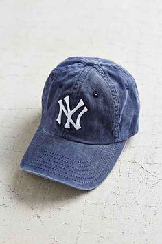 my SECRET ingredient to any summer outfit... Yankees Baseball, Annabeth Chase, Urban Wear, Cute Hats, Looks Style, New York Yankees, Percy Jackson, Urban Fashion, Passion For Fashion