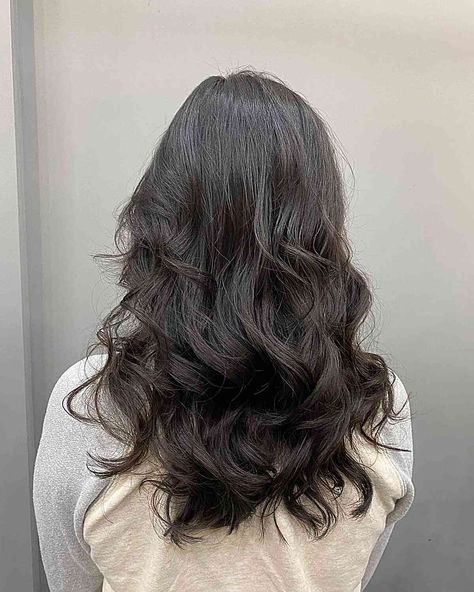 Digital Perm Curtain Bangs, Korean Wave Perm Long Hair, Loose Perms For Long Hair, Wavy Hair Perm Girl, Korean Setting Perm, Loose Curl Perm Long Hair, Wavy Perm Long Hair Beachy Waves, Japanese Perm Long Hair, Volume Perm Fine Hair