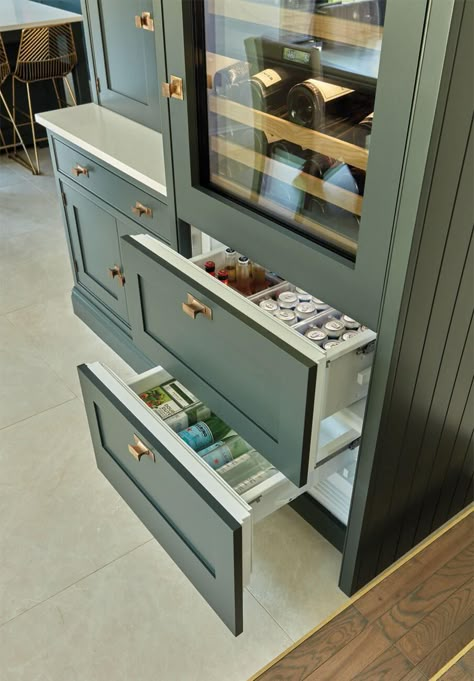 Kitchen Tom Howley, Kitchen Wine Cooler Ideas, Furniture Built Into Kitchen, Luxury Green Kitchen, Moss Green Kitchen, Neptune Kitchens, Tom Howley Kitchen, Drinks Area, Drinks Corner