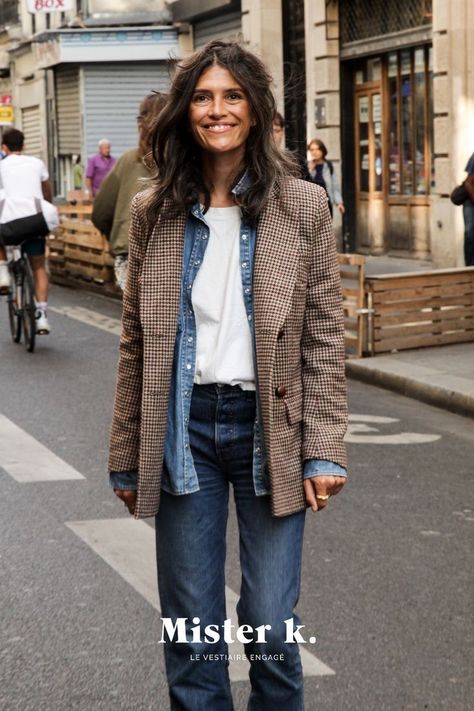 Denim Shirt Blazer Outfit, Jean Shirt Outfits For Women Winter, Denim Shirt With Blazer, Denim Shirt Winter Outfit, Oversized Blazer Outfit 2023, Denim Shirt Fall Outfit, Oversized Blazer Outfits For Women, Jeans Chemise Outfit, Outfit Donna Primavera