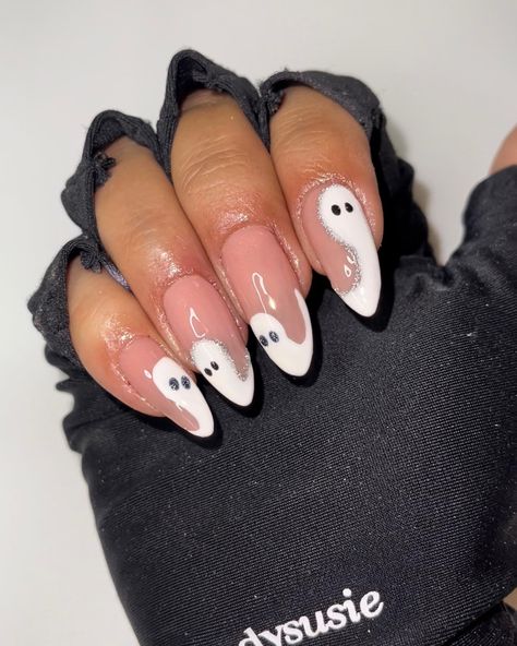 Ghost nails | Halloween nails | Halloween nails 2022 | Halloween nail inspo | easy Halloween nails | almond nails Halloween Nails Basic, Halloween Easy Nails, Ghost French Tip Nails, Nail Inspo Easy, Ghost Nails Halloween, Spider Webs Halloween, Easy Halloween Nails, Halloween Nails 2022, Nails For Beginners