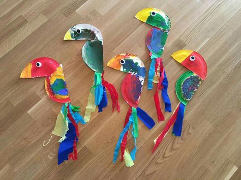 Papagai Rainforest Crafts, Rainforest Activities, Jungle Crafts, Summer Camp Art, Zoo Activities, Zoo Art, Cultural Crafts, Art Activities For Toddlers, Parrots Art