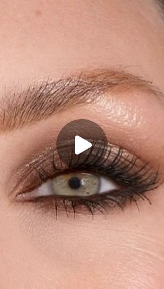 Nicola Chapman Haste on Instagram: "Victoria Secret eye using Victoria Beckham products. 40 second Smokey eye make up video using the @victoriabeckhambeauty eyeliner that everyone is talking about. Long wear crease proof eyeshadow stick in caramel £32 and available in 7 shades. satin Kajal liner in cocoa available in 16 shades with different payoff and finishes, 7 Matte, 4 jewel and 5 shimmer £30 when purchasing you have an option to add a free sharpener. Make sure you click the button so you don’t miss out. these eyeliners are beautiful. Really easy to use really durable and sharpen well. #smokeyeye #eyemakeup #victoriabeckham #victoriabeckhambeauty #victoriasecret" Victoria Beckham Eyeshadow, Victoria Beckham Kajal Eyeliner, Modern Smokey Eye, Victoria Beckham Eyeliner, How To Do Smokey Eye, Best Eye Shadow Palette, Smokey Eye Makeup Video, Victoria Beckham Makeup, Trucco Smokey Eye