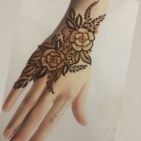 Razeena Abdul Rahiman on Instagram: “#hennalove#hennaart#hennainspo#henna_i#hennadesign#hennalovers#hennaartist#hennastain#instahenna#hennadesign…” 3d Mehndi, Kashee's Mehndi Designs, Short Mehndi Design, Simple Mehendi, Finger Henna Designs, Rose Mehndi Designs, Simple Mehndi Designs Fingers, Engagement Mehndi Designs, Mehndi Decor