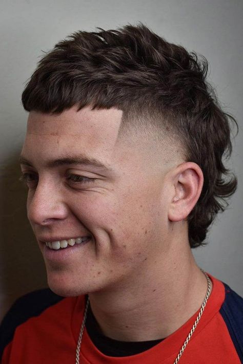 Hockey Celebration, Mullet Mohawk, Style Mullet, Hairstyle Fringe, Temp Fade, Mullet Cut, Mullet Curly, Modern Mullet Haircut, Mohawk Fade