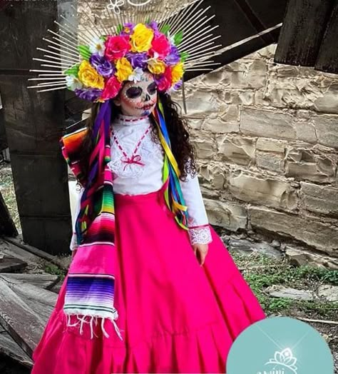 Catrina Costume Dresses, Catrina Outfit, Mexican Halloween Costume, Catrina Costume, Mexican Halloween, Halloween School Treats, Traditional Mexican Dress, Cute Halloween Makeup, Mexican Fashion