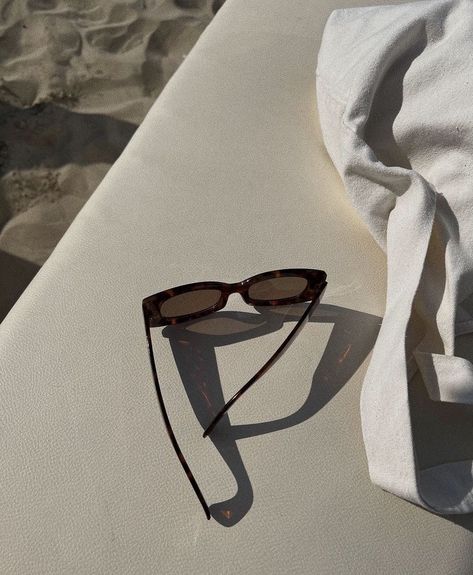 Cream Aesthetic, Samar, Beige Aesthetic, Rectangle Sunglasses, Aesthetic Images, White Aesthetic, Aesthetic Photo, Square Frames, Summer Aesthetic