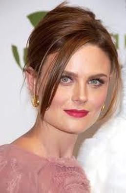 True Summer Celebrities - Truth is Beauty Summer Lipstick Colors, Gala Hair, Summer Lipstick, 50 Hairstyles, Square Face Hairstyles, True Summer, Bacolod, Emily Deschanel, Square Face Shape