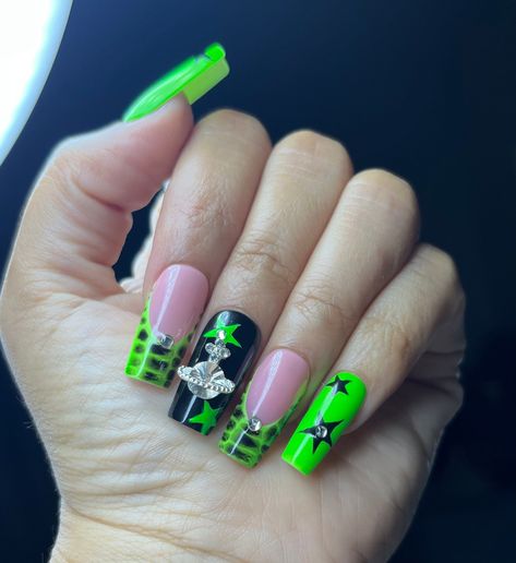 Lime Green Black Nails, Nail Art On Green Nails, Neon Green And Black Nails Acrylic, Green Nails Medium Length, Lime Green Nails Acrylics, Green And Black Acrylic Nails, Black And Lime Green Nails, Pink And Green Acrylic Nails, Slime Green Nails