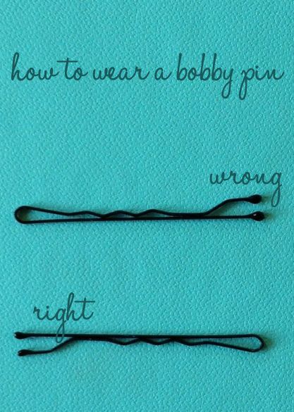 How to wear bobby pins correctly. Doesn't the end stick in your head? Hmmmm? Chignon Simple, Life Hacks Every Girl Should Know, Make Up Tutorials, Hacks Every Girl Should Know, Diy Shampoo, Easy Makeup Tutorial, Makeup Tricks, Bobby Pin, Girl Tips