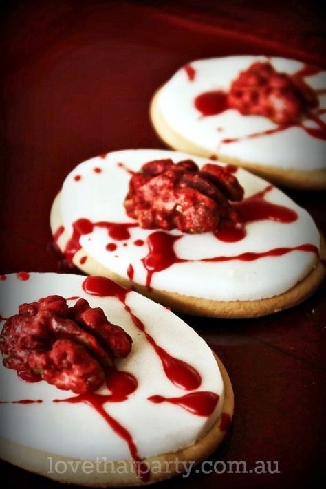 Bone Apple Tea, Biscuits Halloween, Diy Halloween Treats, Dulces Halloween, Spooky Food, Halloween Fest, Cookie Tutorials, Perfect Cookie, Halloween Snacks