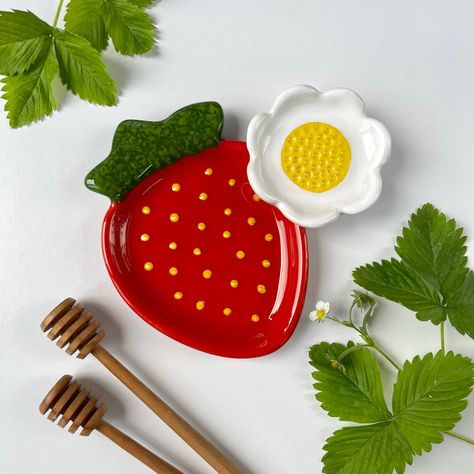 "A unique gift idea for kitchen, both practical and beautiful kitchen ware for any special occasion, whether it be a Birthday gift, Housewarming gift or just to show your loved ones how much you care!  This adorable set of Strawberry & Daisy ceramic small plate is a summer, cute tableware made by hand with a great desire to bring lots of joy to your kitchen! Whether you're an avid cook, a nature enthusiast, or someone who appreciates unique and whimsical kitchen accessories, the set of Strawberry spoon rest and Daisy spoon rest is sure to captivate your attention and become a beloved addition to your culinary routine. The kitchen is the most used room in every household. It is where you tell stories, enjoy meals and spend time with your loved ones over a cup of tea. That's why I create kit Bday Gifts For Mom, Kitchen Cute, Whimsical Kitchen, Strawberry Kitchen, Strawberry Gifts, Bday Gifts, Spoon Rests, Tea Bag Holder, Cute Kitchen