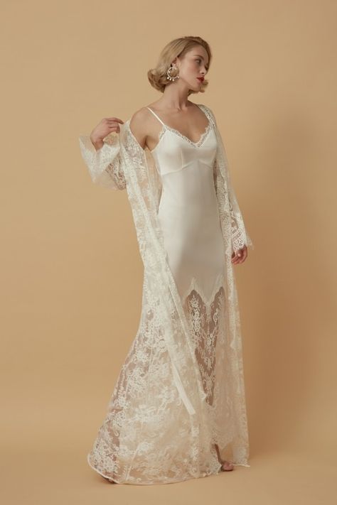 Lace Robe and Silk Nightgown Lingerie Set Long Silk Nightgown, Kimono Gown, Bridal Nightgown, Lace Bridal Robe, Nightgown Sets, Gown Vintage, Silk Nightgown, Bridal Robe, Lace Nightgown