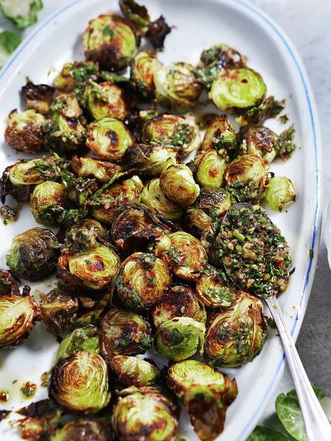 Muy Delish, Sauteed Brussel Sprouts, Crockpot Dinners Healthy, Crispy Brussel Sprouts, Apple Salad Recipes, Roasted Brussel, Roasted Brussels Sprouts, Chimichurri Sauce, Sprout Recipes