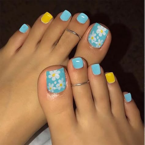 Blue Toe Nail Designs, Cute Toenail Designs, Flower Toe Nails, Yellow Toe Nails, Blue Toe Nails, Toenail Art Designs, Simple Toe Nails, Feet Nail Design, Pedicure Designs Toenails